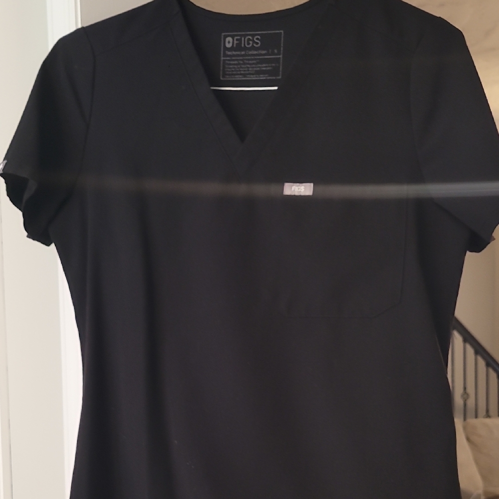 Figs Black Catarina V-Neck Scrub Top